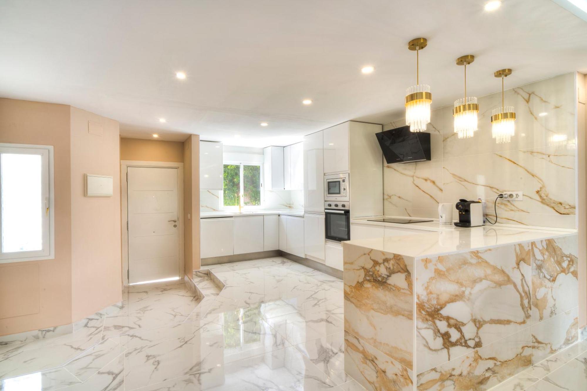 Serenity Luxury , Puerto Banus 马尔韦利亚 外观 照片