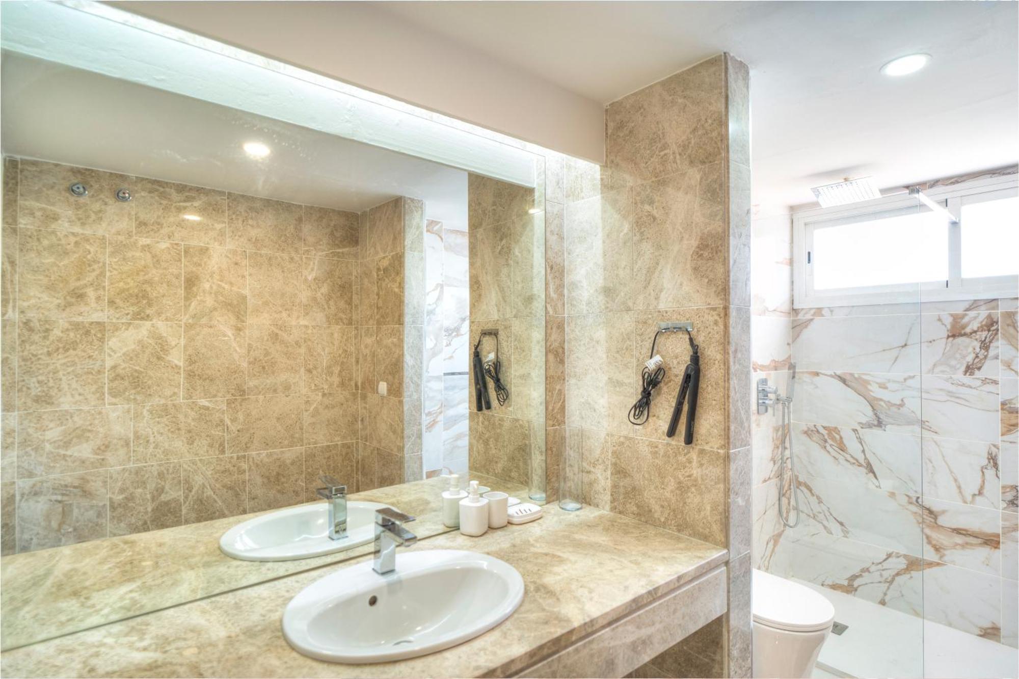 Serenity Luxury , Puerto Banus 马尔韦利亚 外观 照片